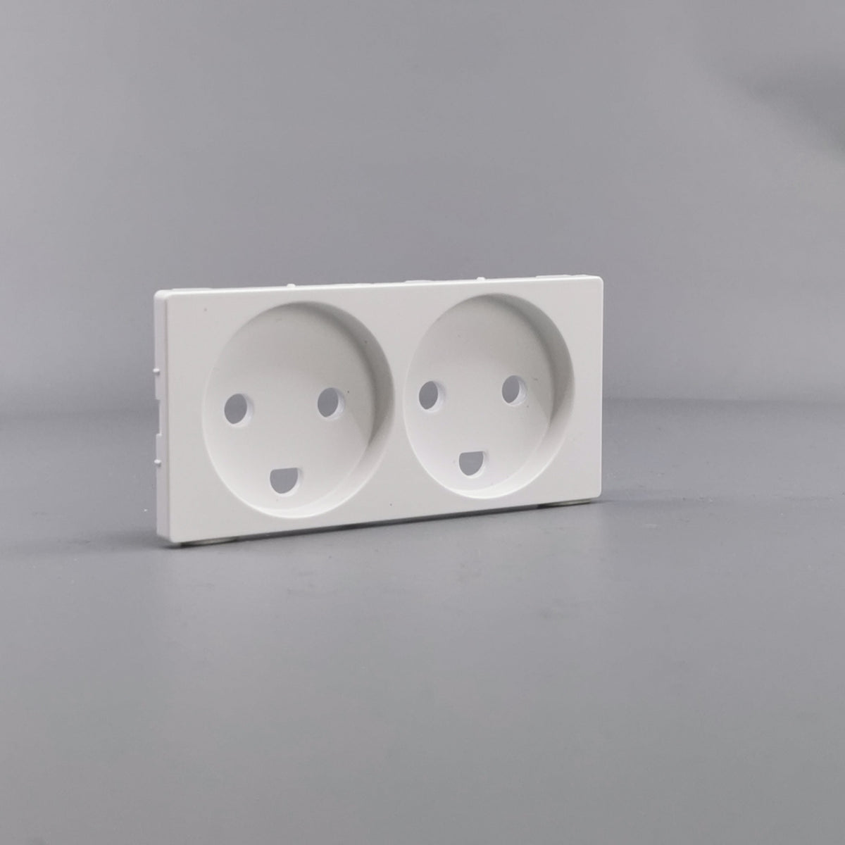 LK FUGA tangent stikkontakt 2 M, 2-pol med jord hv (360° frame 23)