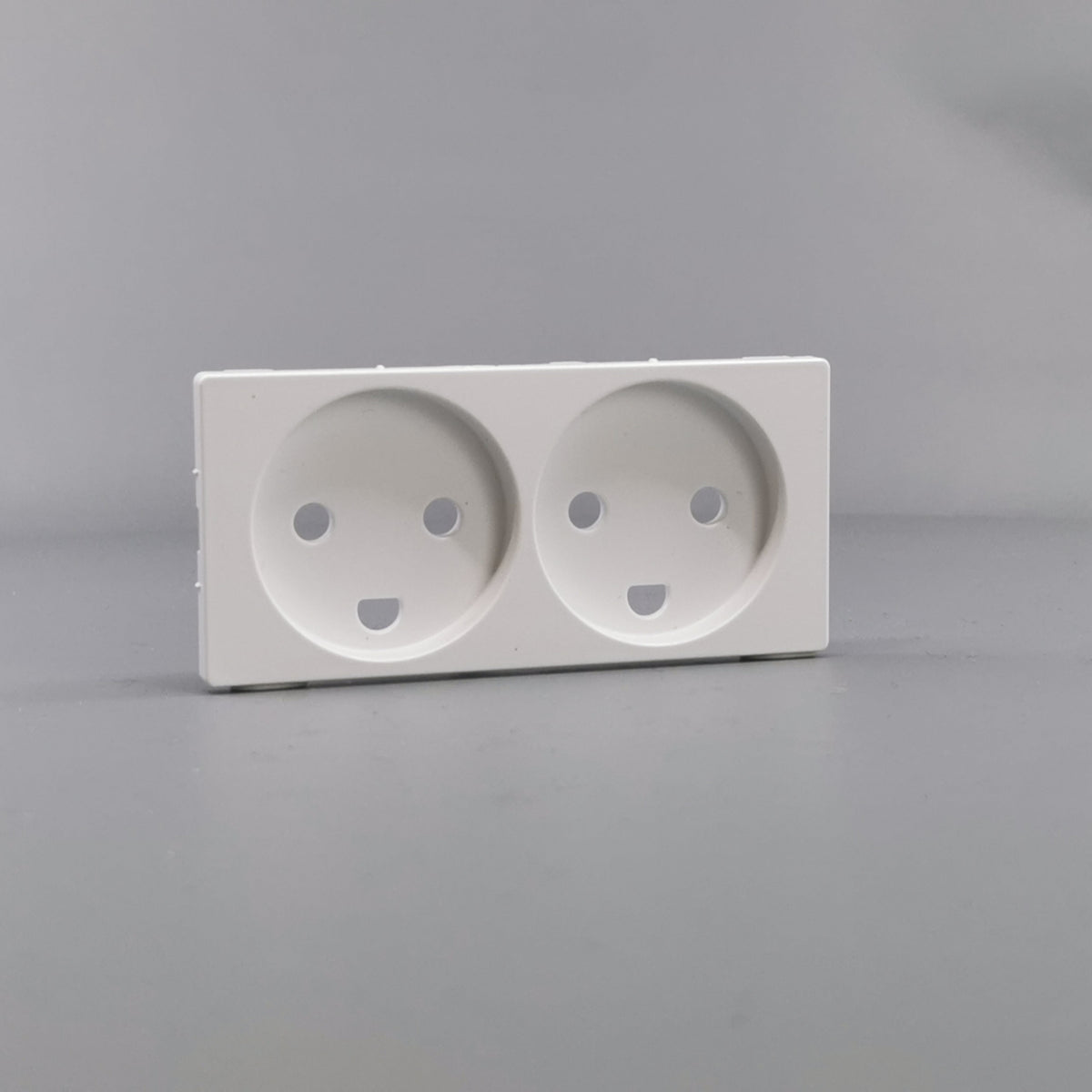 LK FUGA tangent stikkontakt 2 M, 2-pol med jord hv (360° frame 24)