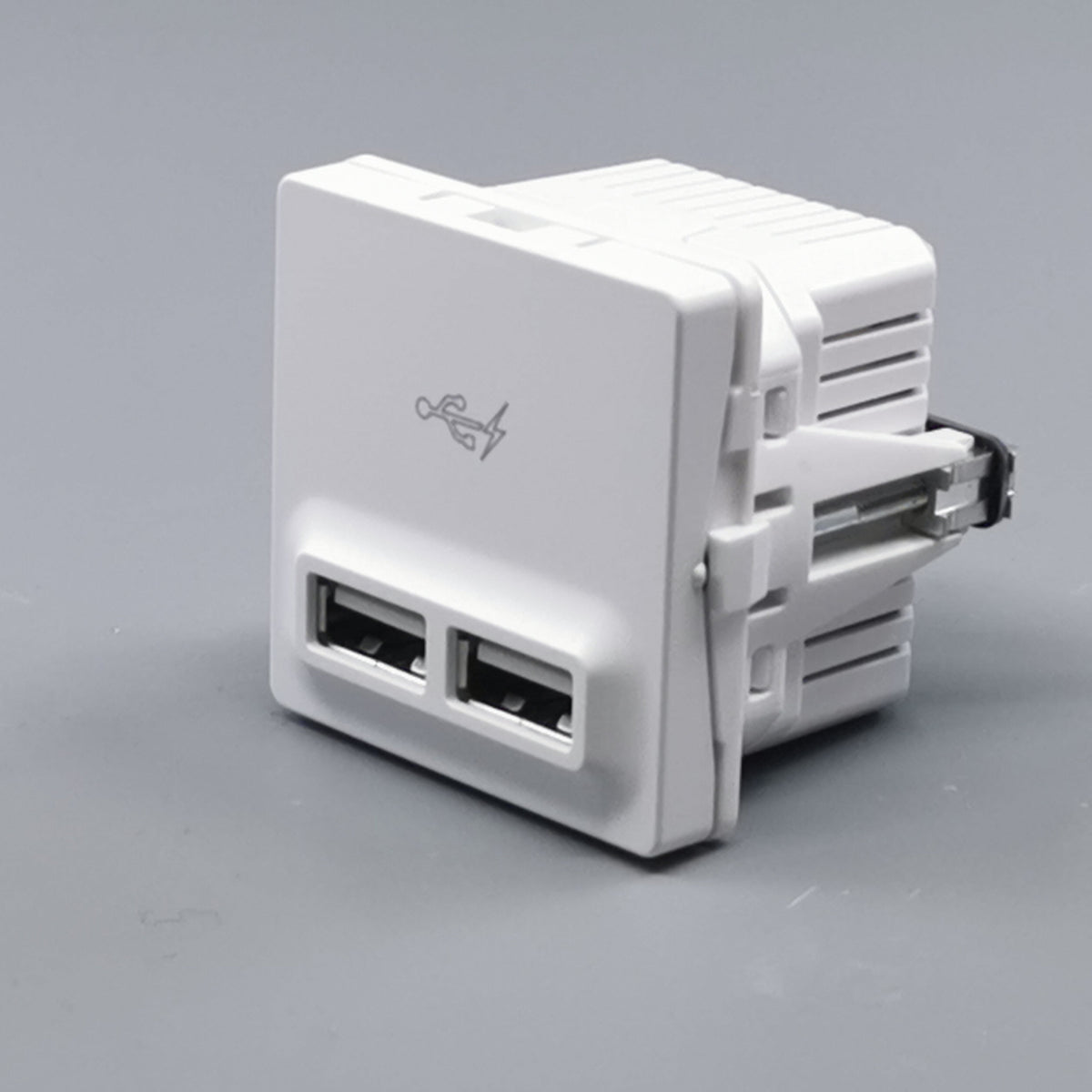 Fuga 2xUSB lader 2,1A 1 modul - hvid (360° frame 4)