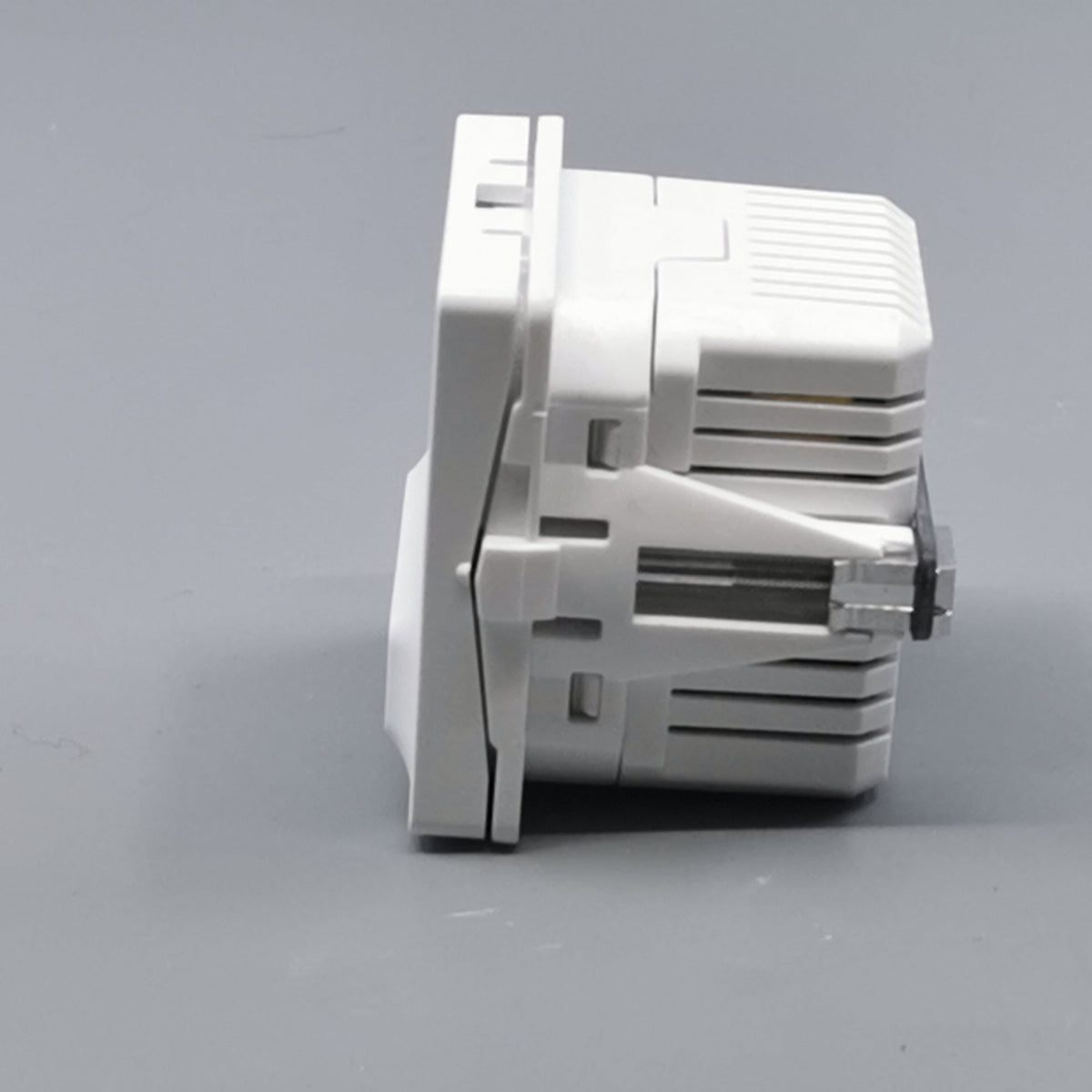 Fuga 2xUSB lader 2,1A 1 modul - hvid (360° frame 7)
