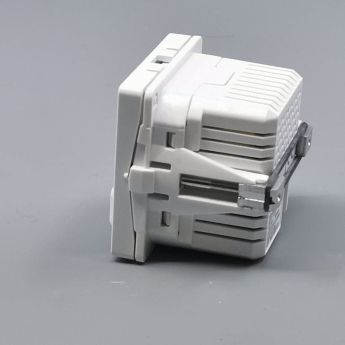 Fuga 2xUSB lader 2,1A 1 modul - hvid (360° frame 8)
