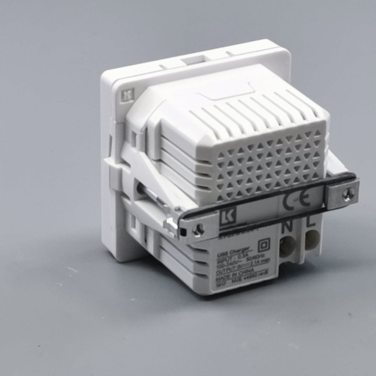 Fuga 2xUSB lader 2,1A 1 modul - hvid (360° frame 11)