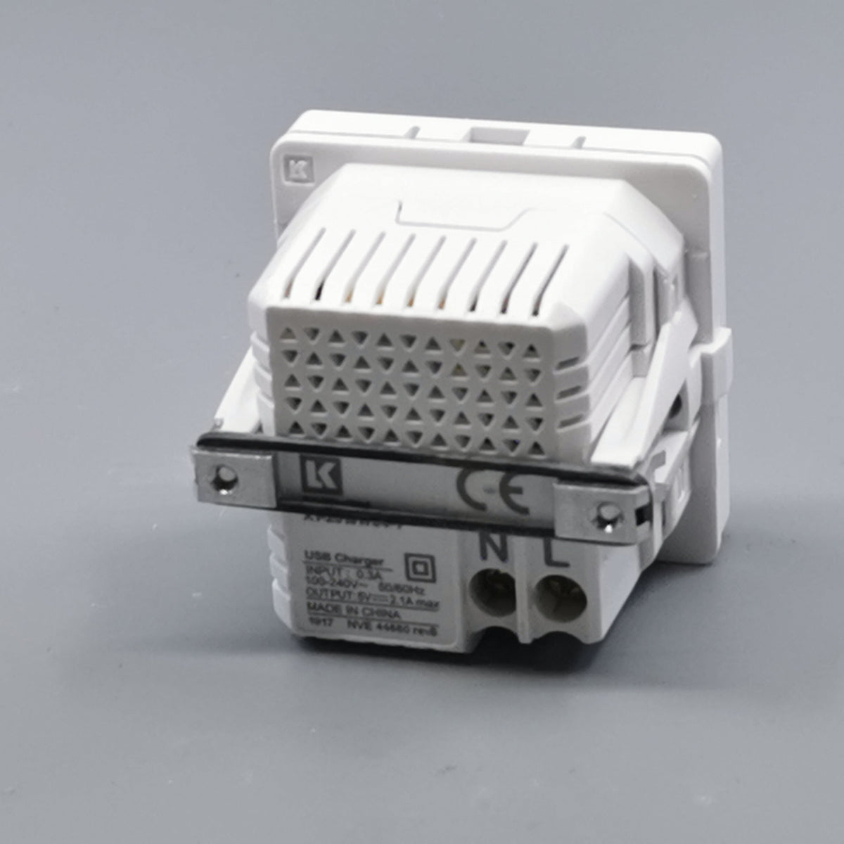 Fuga 2xUSB lader 2,1A 1 modul - hvid (360° frame 14)