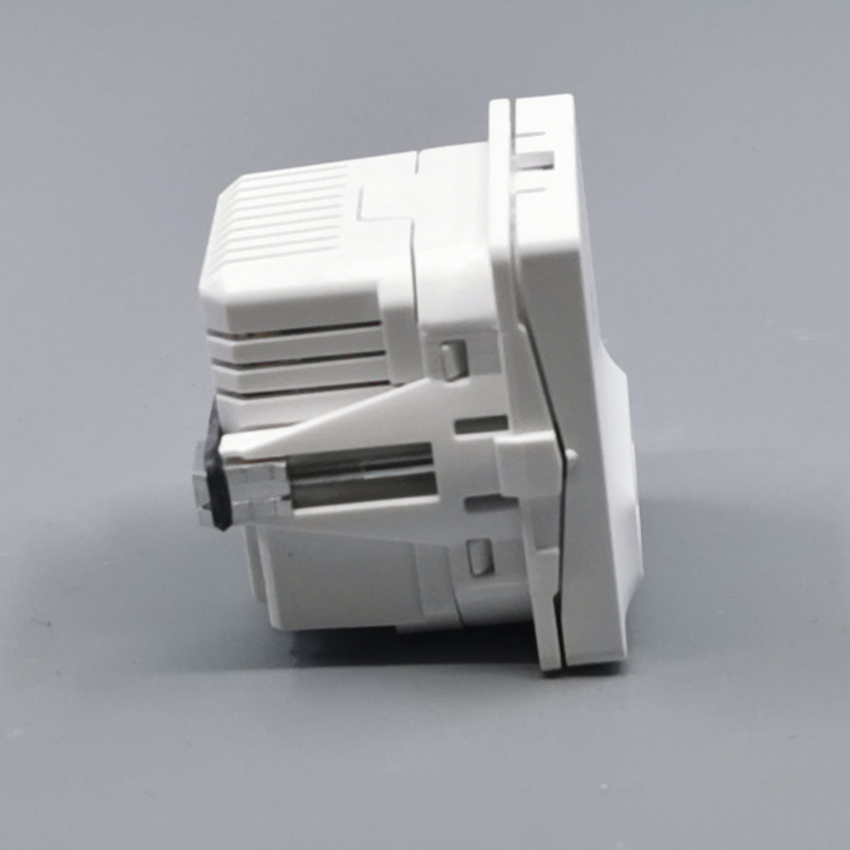 Fuga 2xUSB lader 2,1A 1 modul - hvid (360° frame 19)
