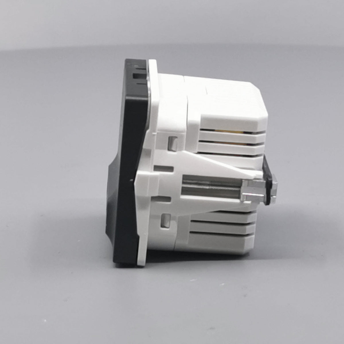LK Fuga 2xUSB lader 2,1A 1 modul koksgrå (360° frame 7)
