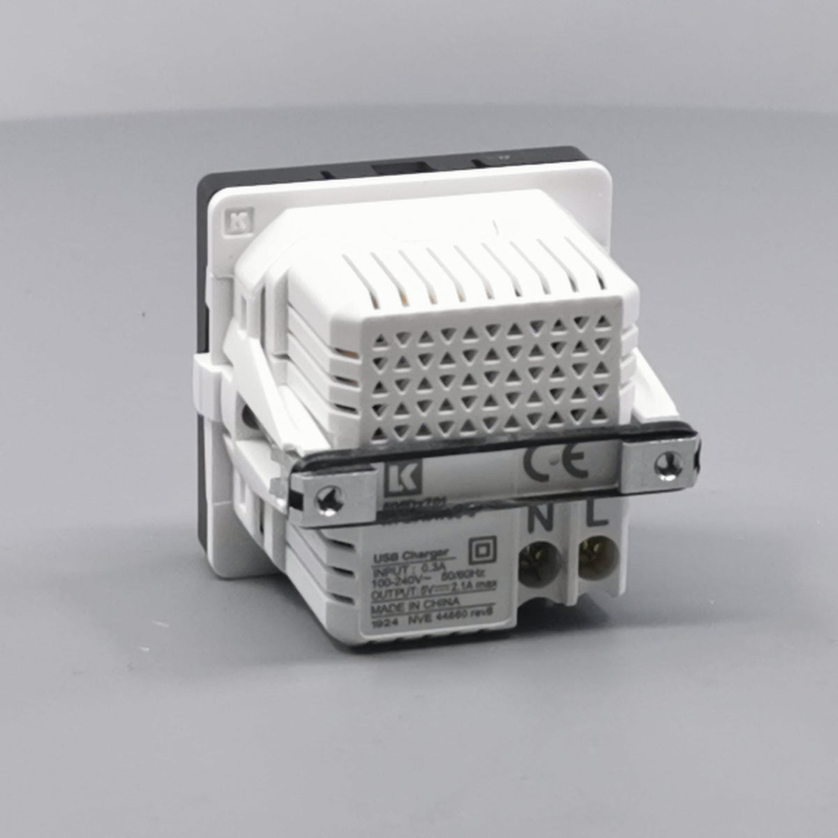 LK Fuga 2xUSB lader 2,1A 1 modul koksgrå (360° frame 12)