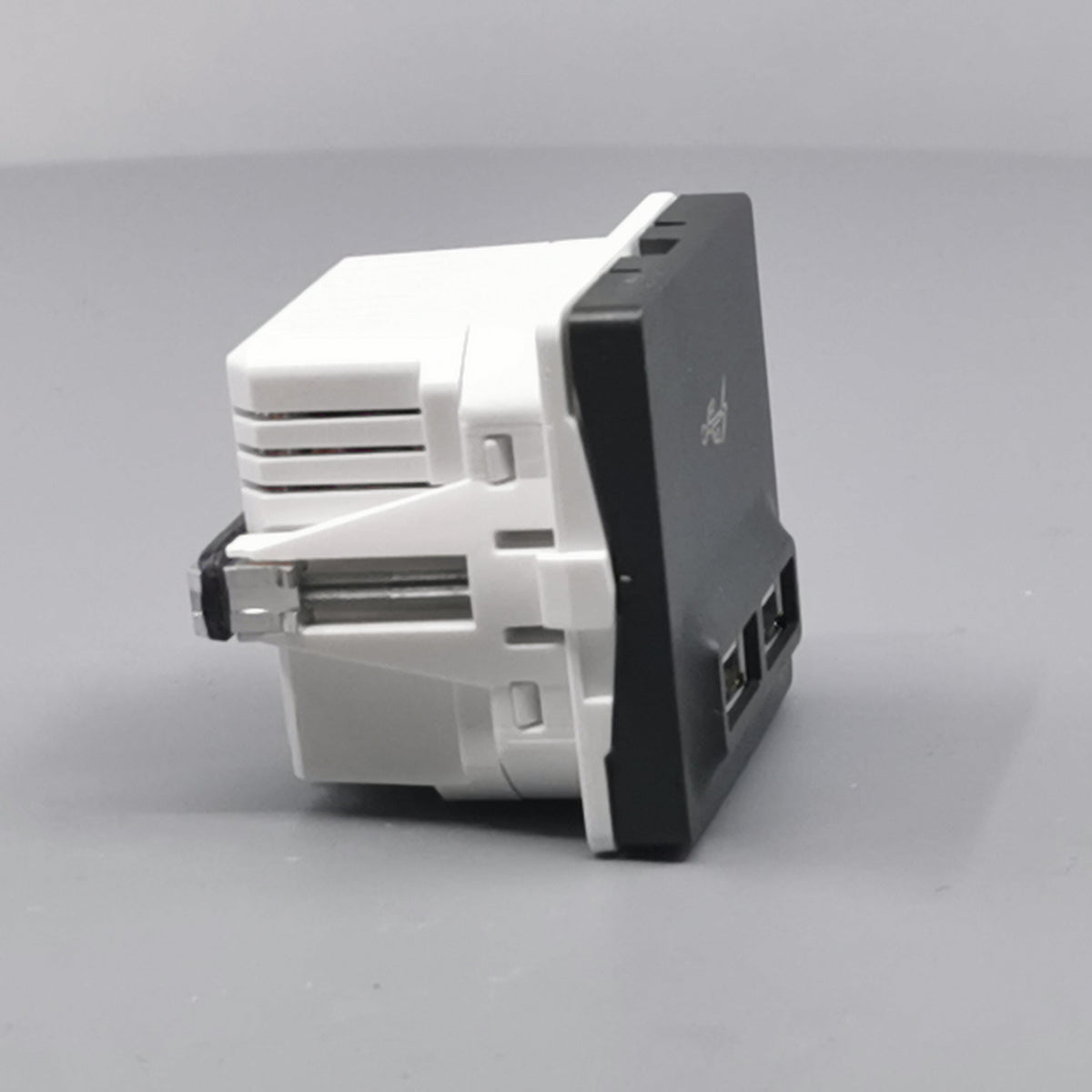 LK Fuga 2xUSB lader 2,1A 1 modul koksgrå (360° frame 20)