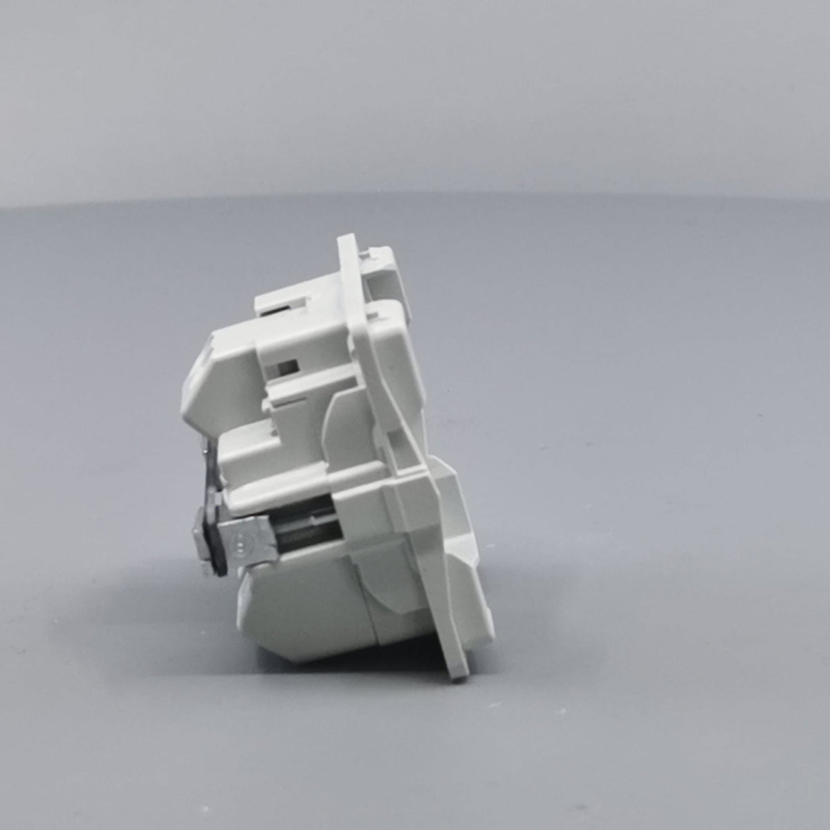 Fuga 1m stikkontakt m/jord uden afdækning (360° frame 19)