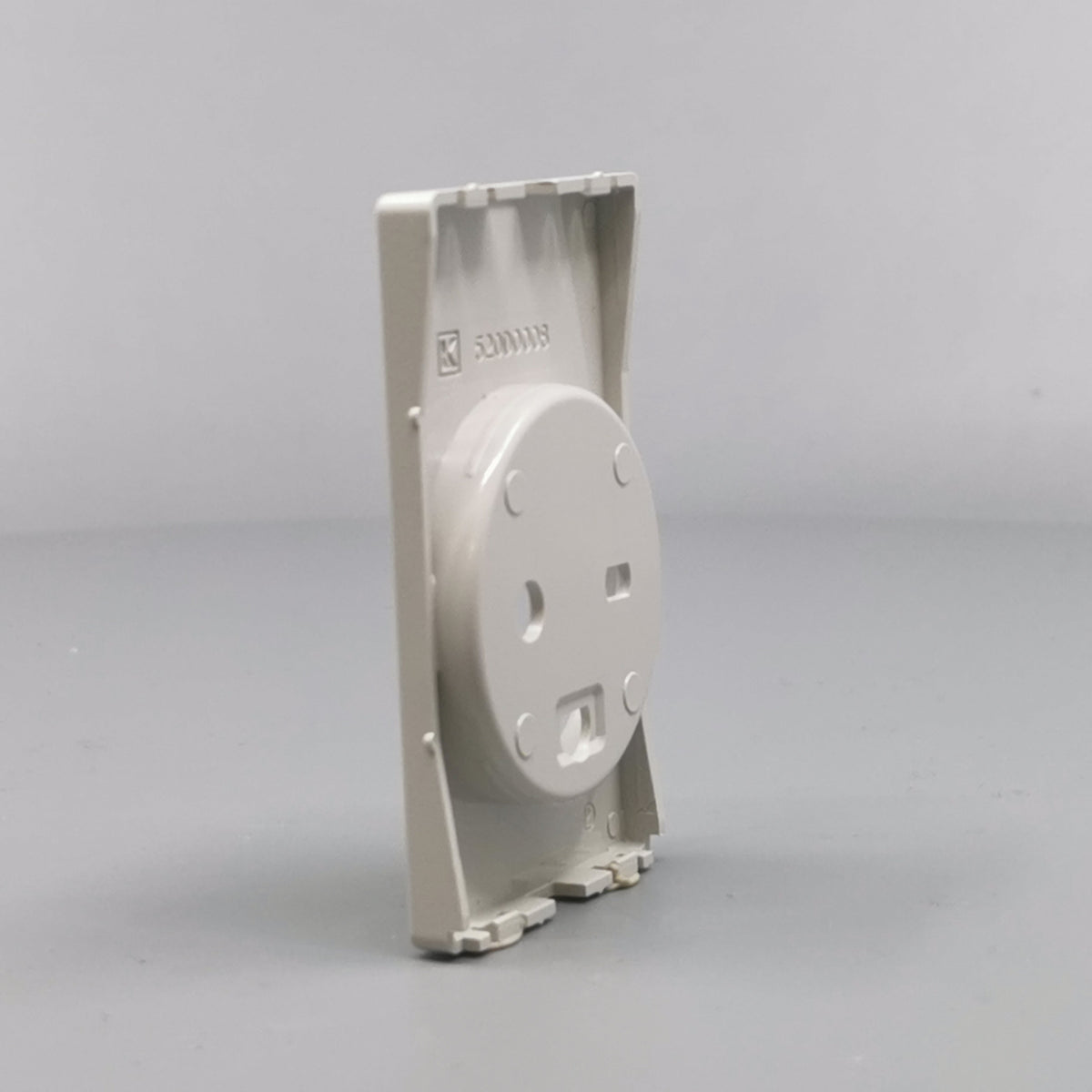 Fuga afdækning til hospital stikkontakt m. jord 1½ modul - lysegrå (360° frame 9)
