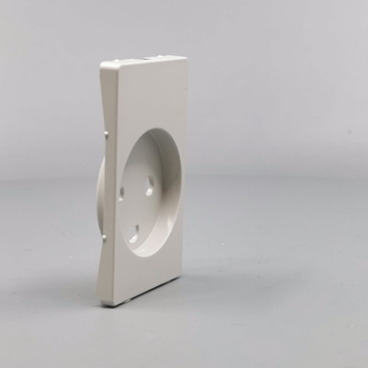 Fuga afdækning til hospital stikkontakt m. jord 1½ modul - lysegrå (360° frame 21)