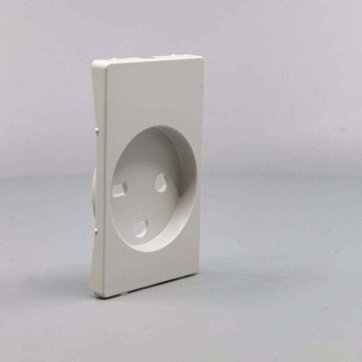 Fuga afdækning til hospital stikkontakt m. jord 1½ modul - lysegrå (360° frame 22)
