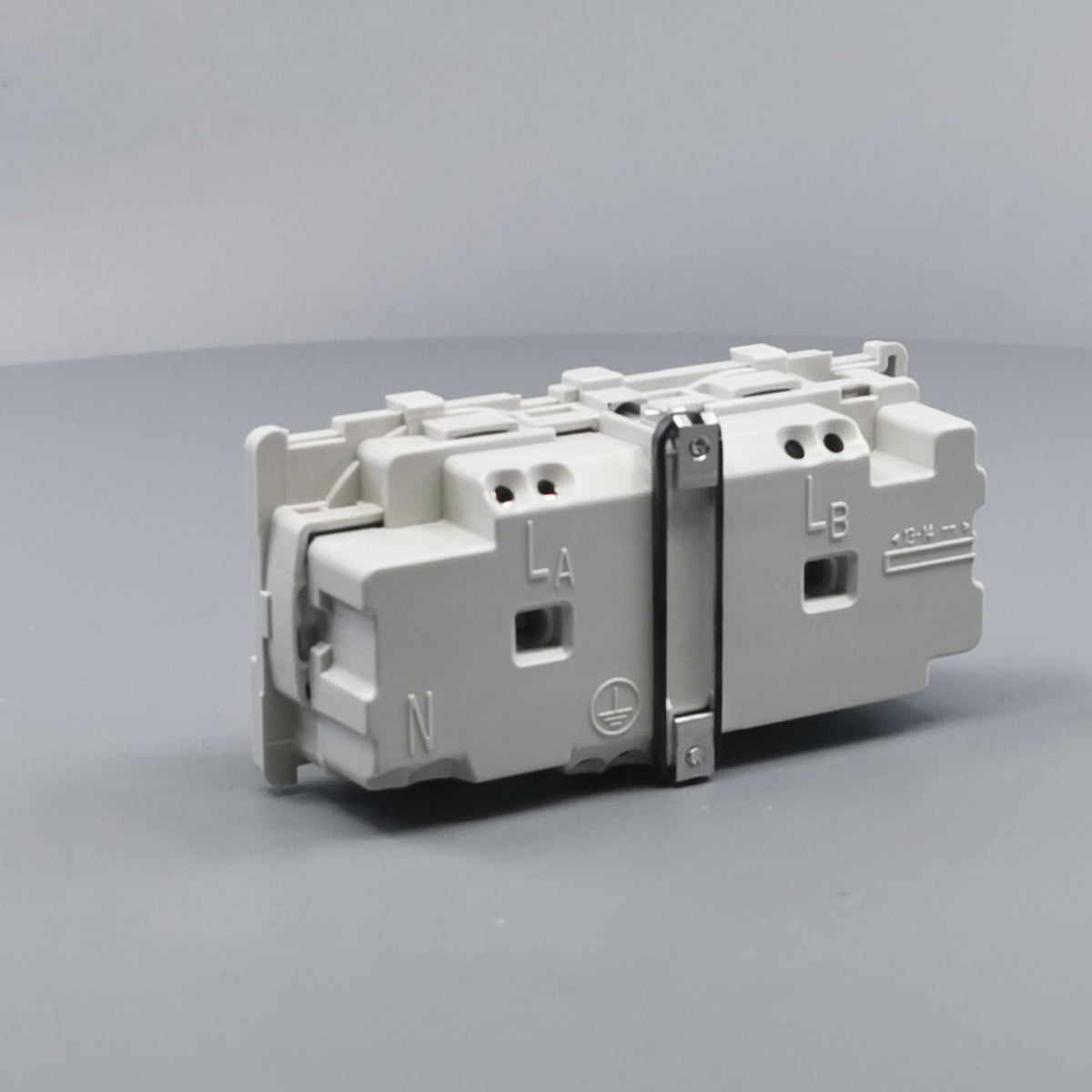 Fuga dobbelt stikkontakt 2-polet m/jord 2m (360° frame 11)