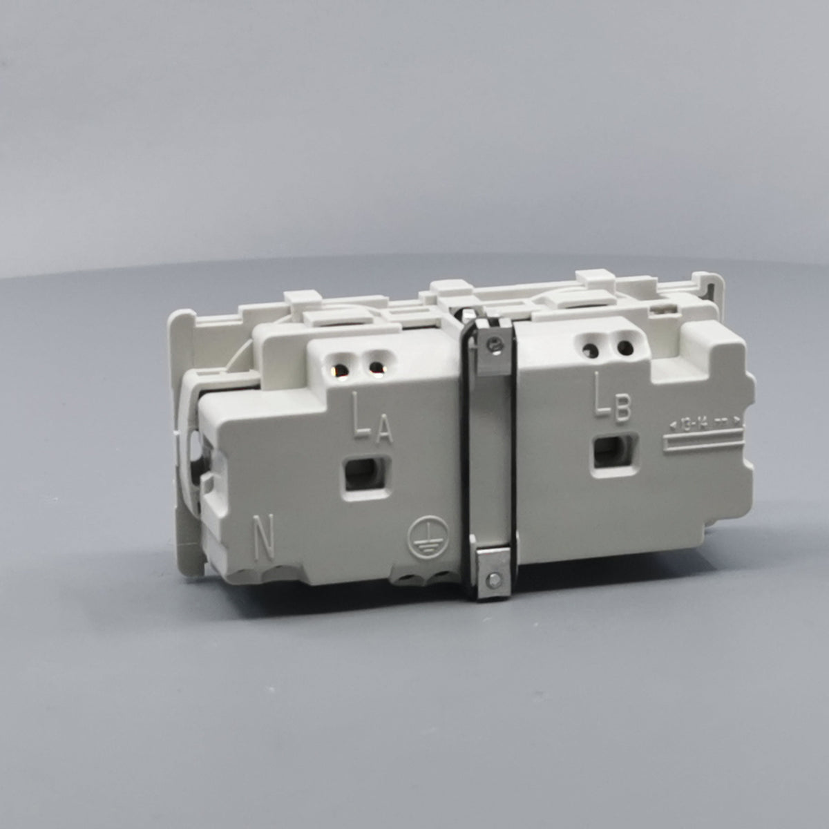 Fuga dobbelt stikkontakt 2-polet m/jord 2m (360° frame 12)