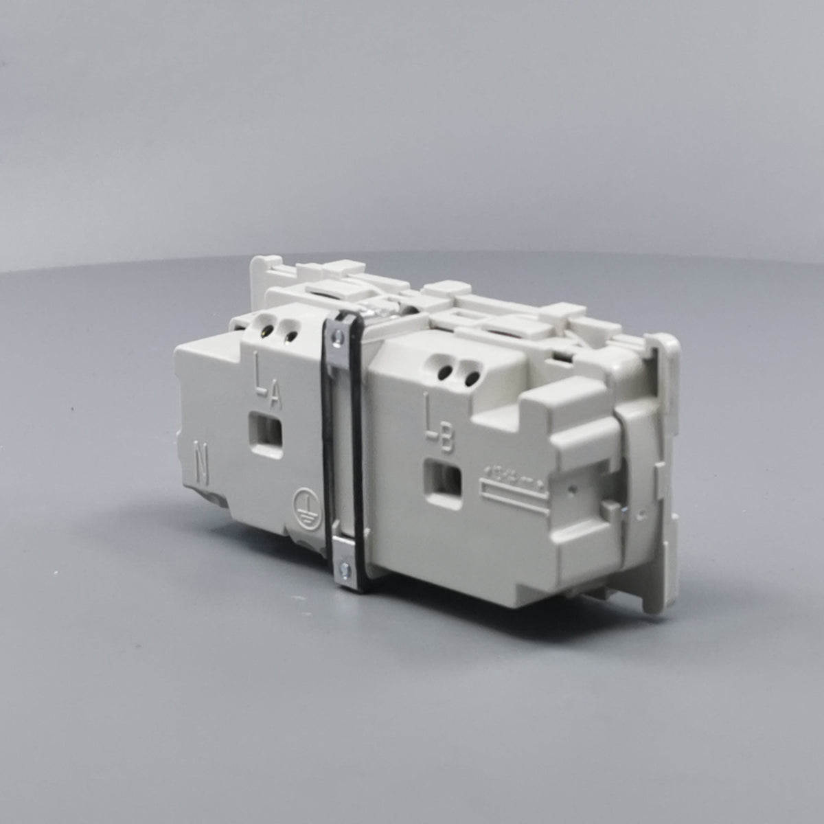 Fuga dobbelt stikkontakt 2-polet m/jord 2m (360° frame 16)