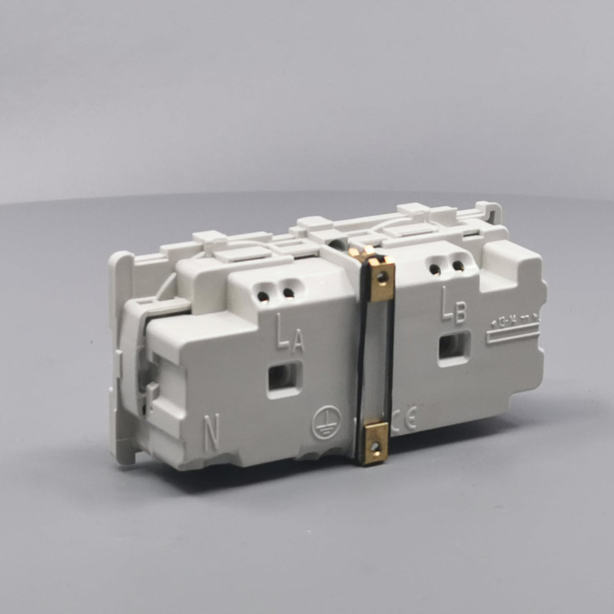 Fuga dobbelt stikkontakt for 2 tændinger 2-polet m (360° frame 11)
