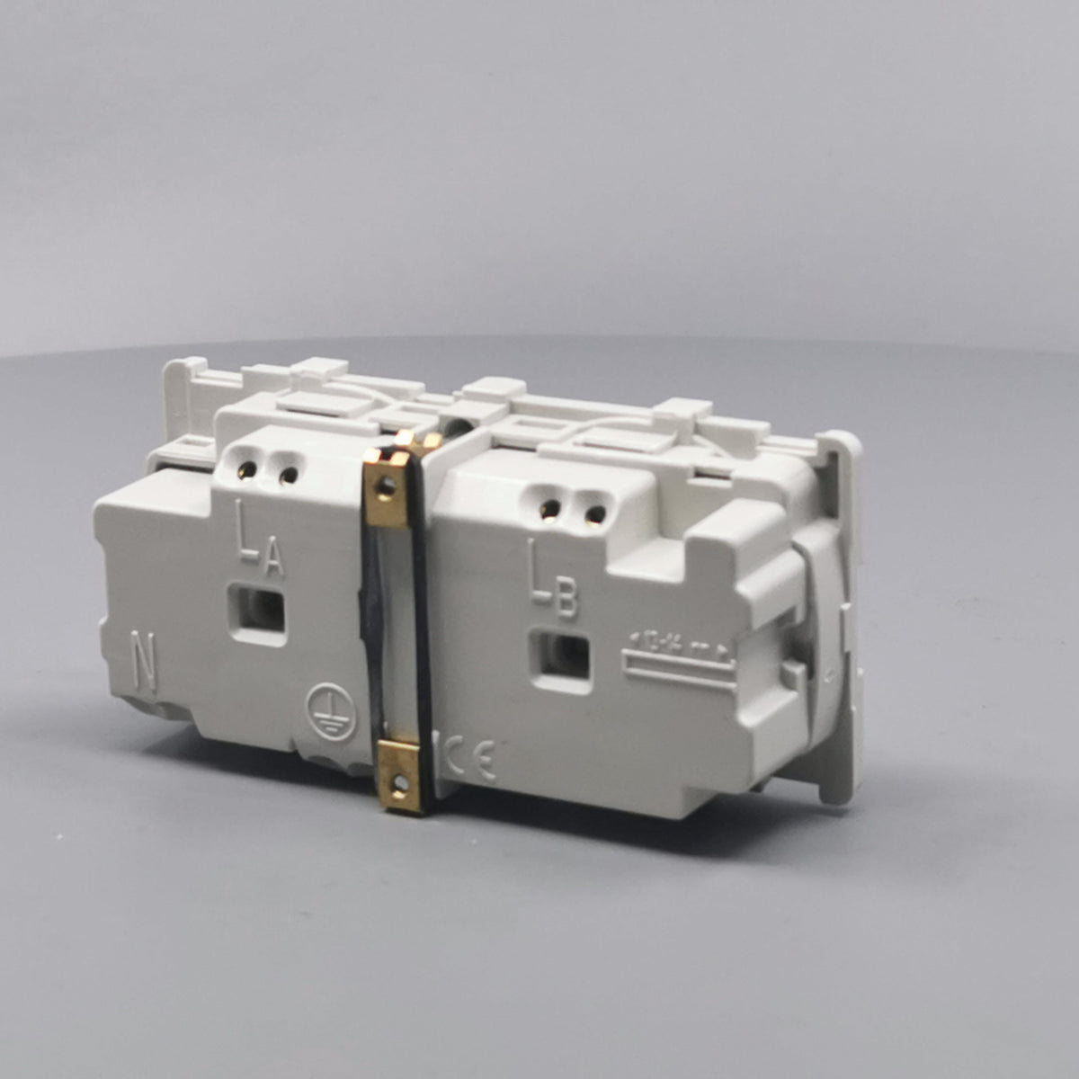 Fuga dobbelt stikkontakt for 2 tændinger 2-polet m (360° frame 15)