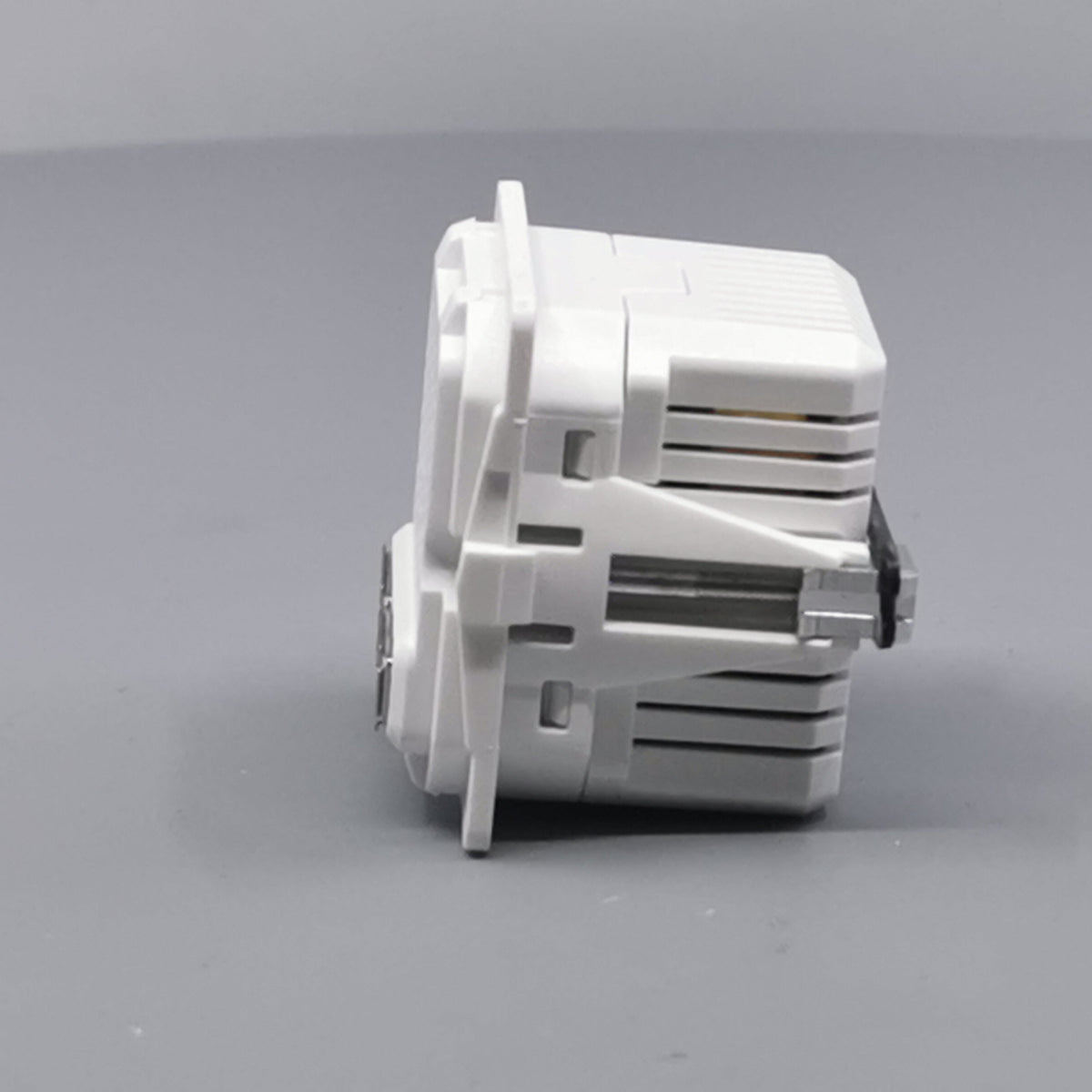 LK Fuga 2xUSB lader 2,1A 1 modul uden afdækning (360° frame 7)