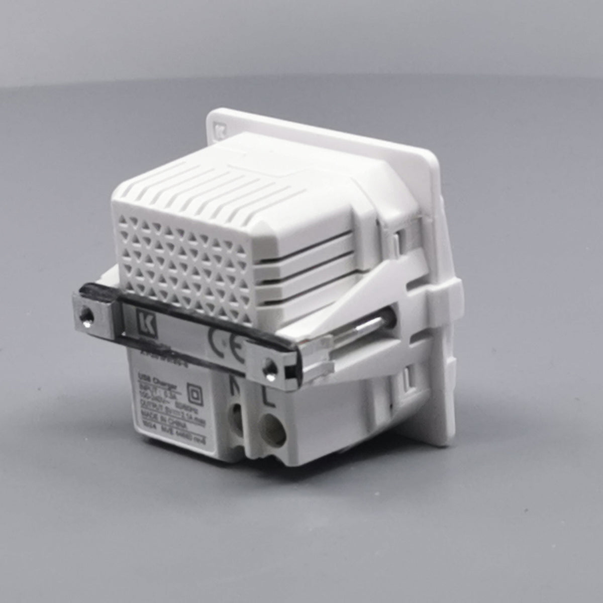 LK Fuga 2xUSB lader 2,1A 1 modul uden afdækning (360° frame 16)