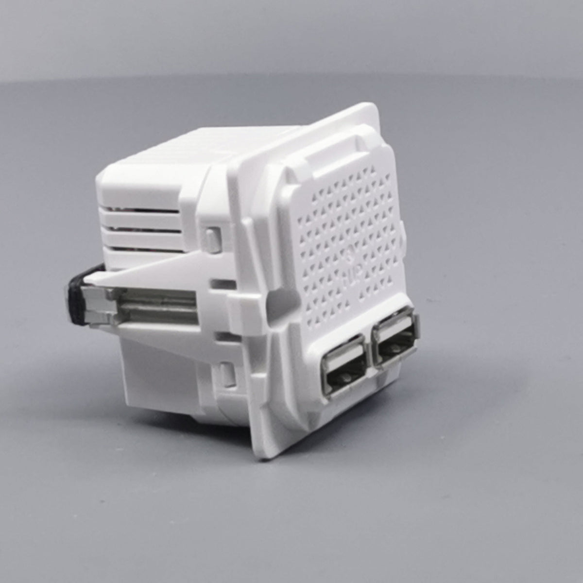 LK Fuga 2xUSB lader 2,1A 1 modul uden afdækning (360° frame 21)