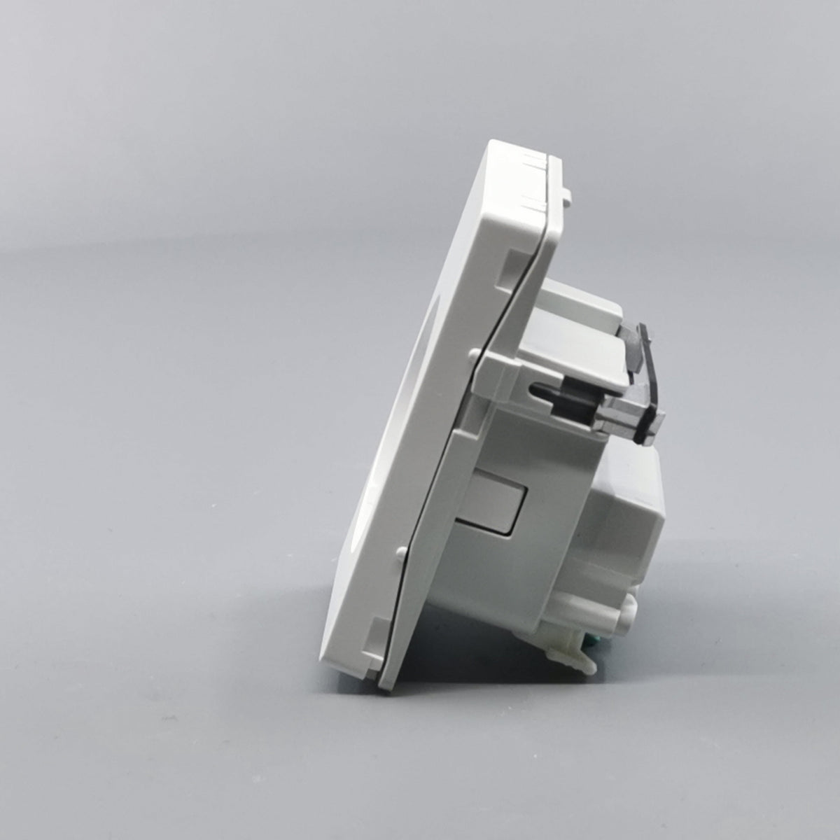 LK Fuga stikkontakt med sidejord 1½m - hvid (360° frame 7)