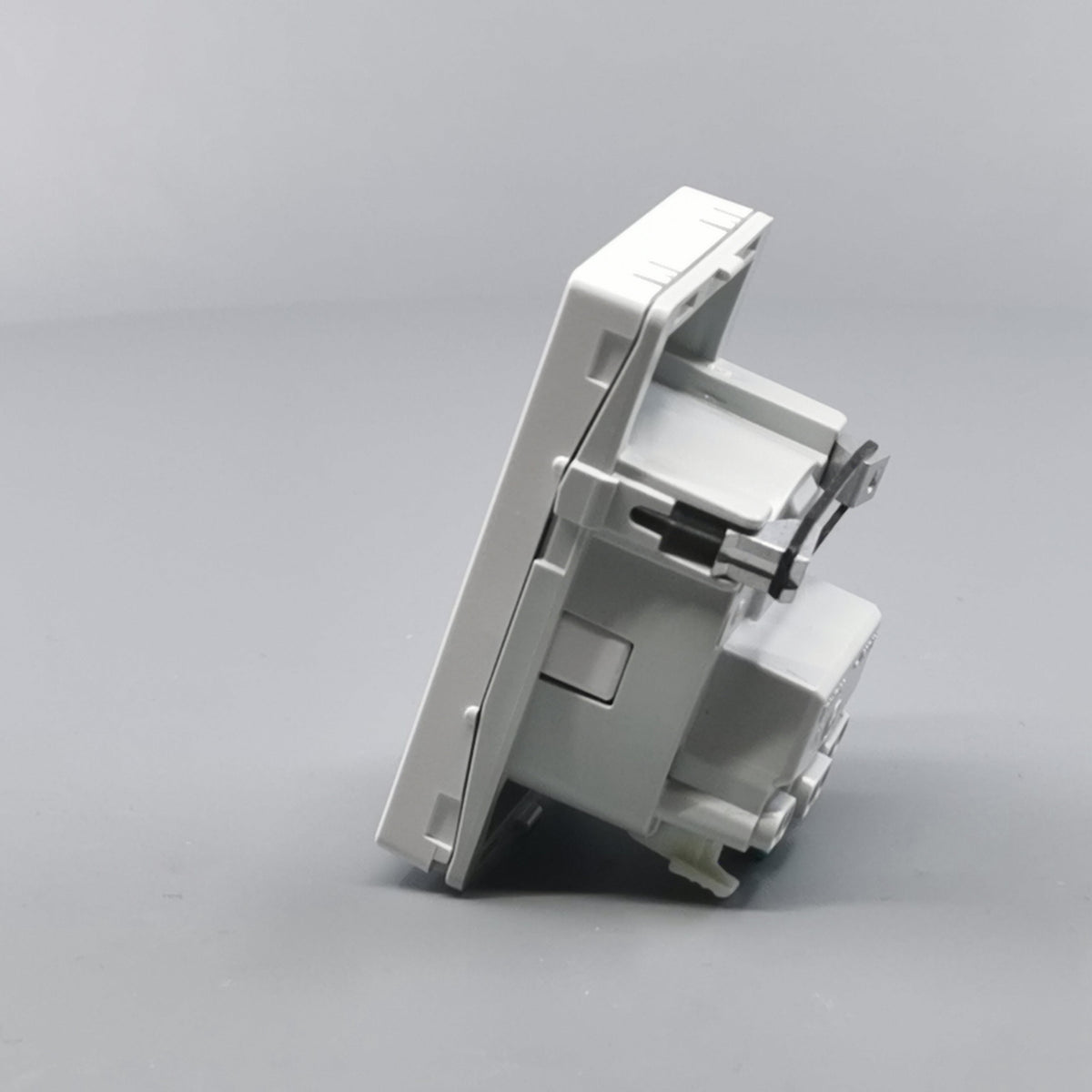 LK Fuga stikkontakt med sidejord 1½m - hvid (360° frame 8)