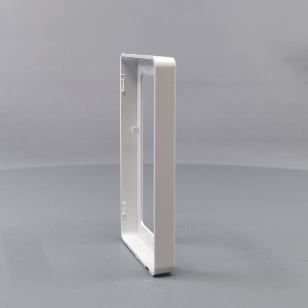 LK Fuga ramme BASE 63 2m - hvid (360° frame 18)