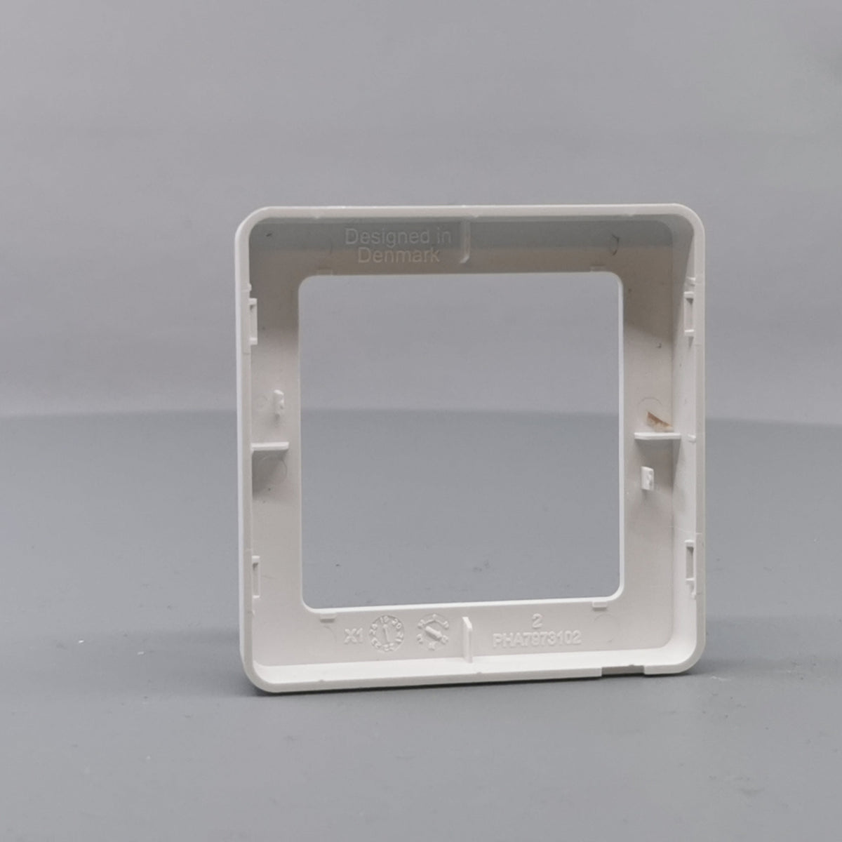 LK Fuga ramme BASE 63 1m - hvid (360° frame 12)
