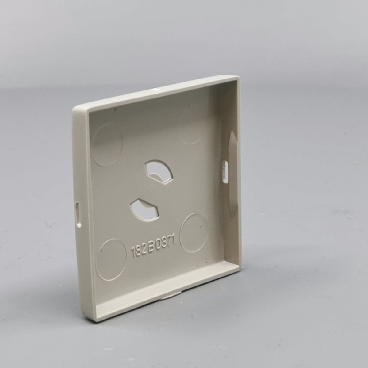 Dæksel for lampestikkontakt 50x50, gammel model - Lysegrå (360° frame 10)