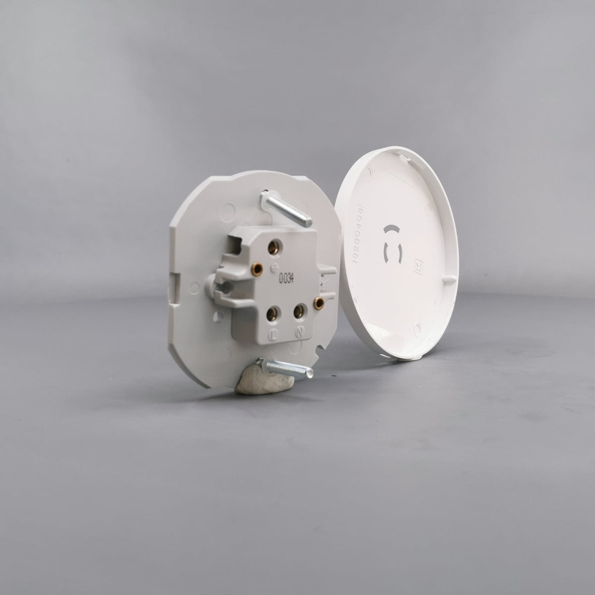 Fuga Lampestikkontakt Ø 80 hvid (360° frame 10)