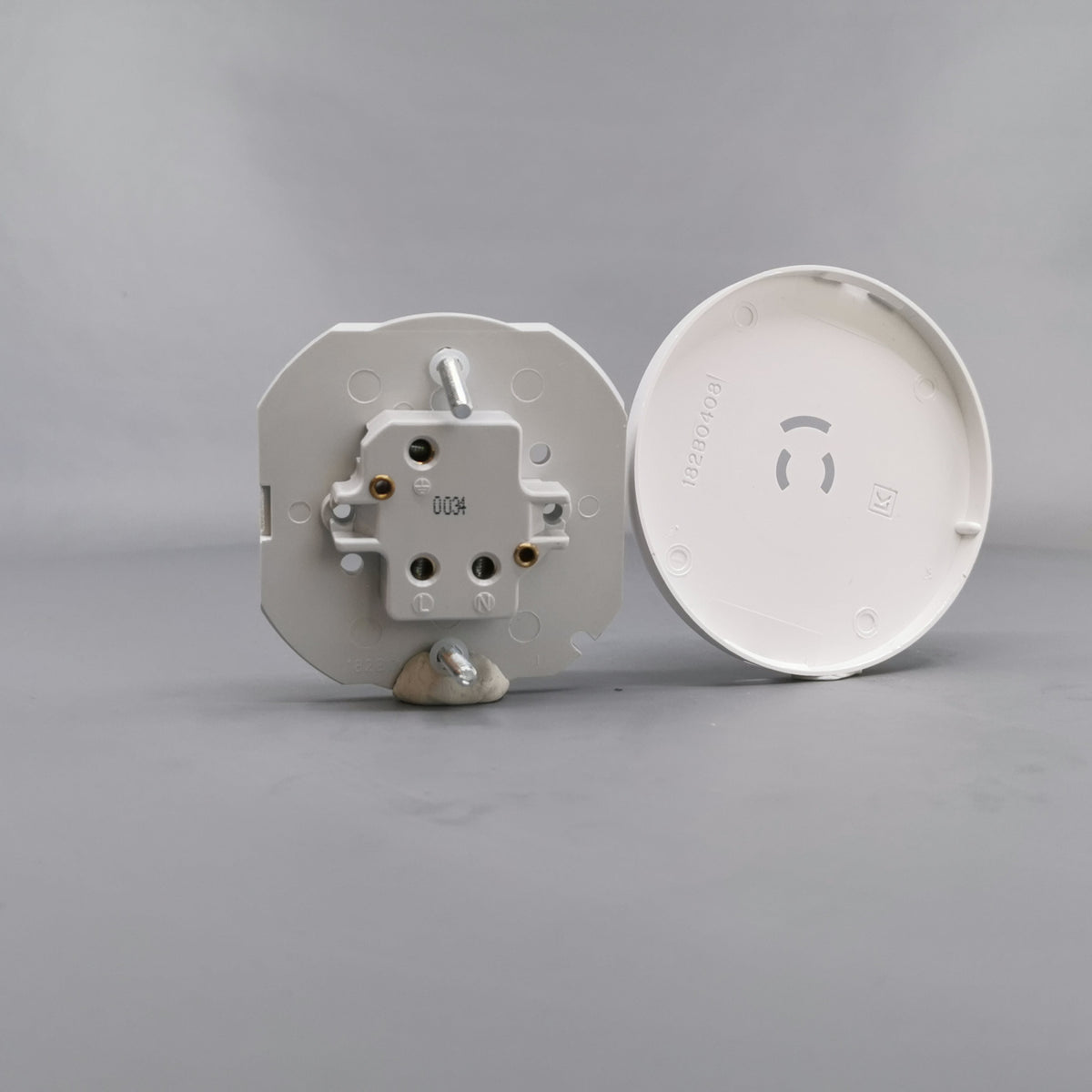 Fuga Lampestikkontakt Ø 80 hvid (360° frame 12)