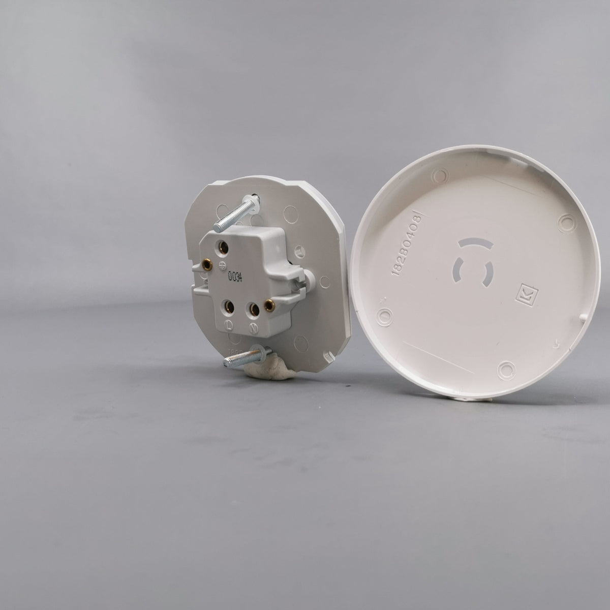 Fuga Lampestikkontakt Ø 80 hvid (360° frame 15)