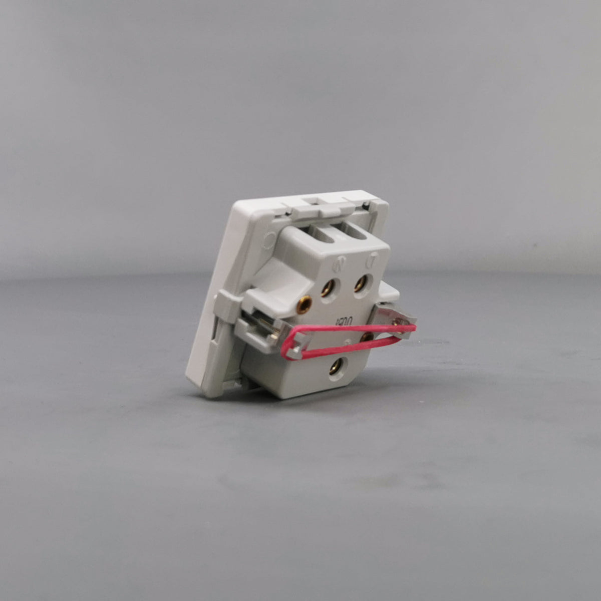 Fuga Lampestikkontakt med jord 50x50 hvid (360° frame 10)