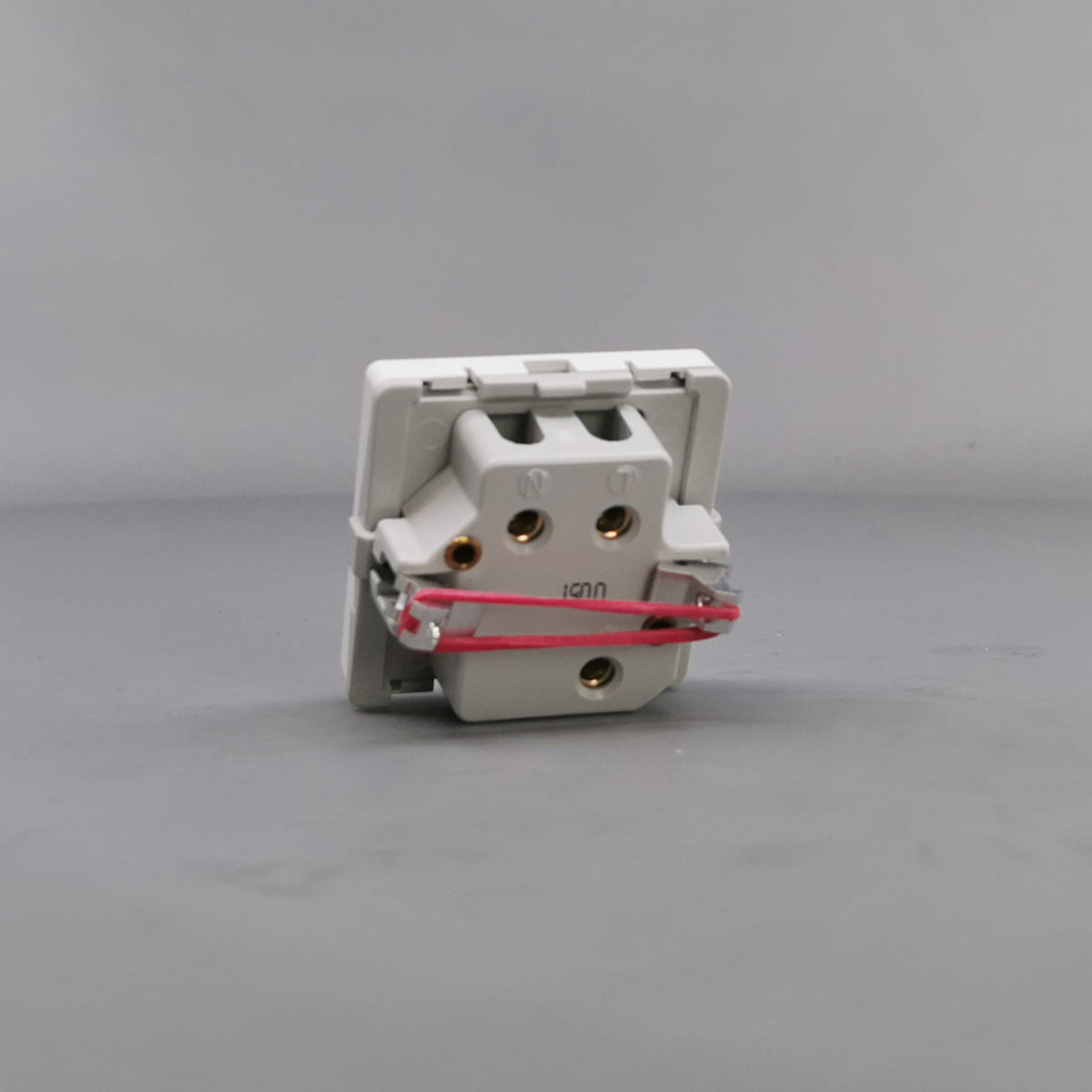 Fuga Lampestikkontakt med jord 50x50 hvid (360° frame 12)