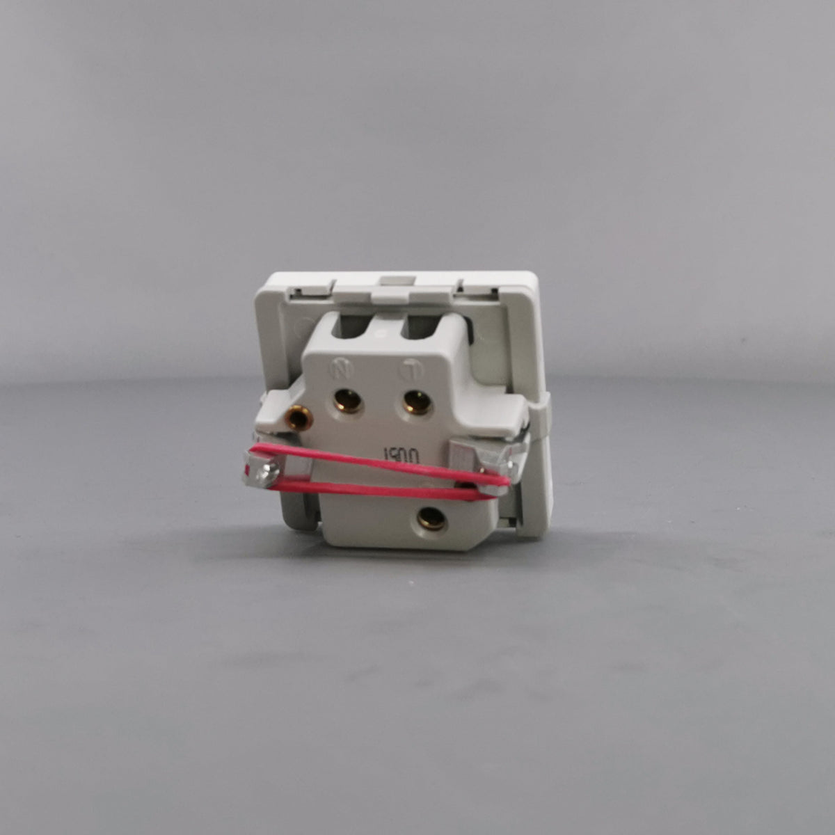 Fuga Lampestikkontakt med jord 50x50 hvid (360° frame 14)
