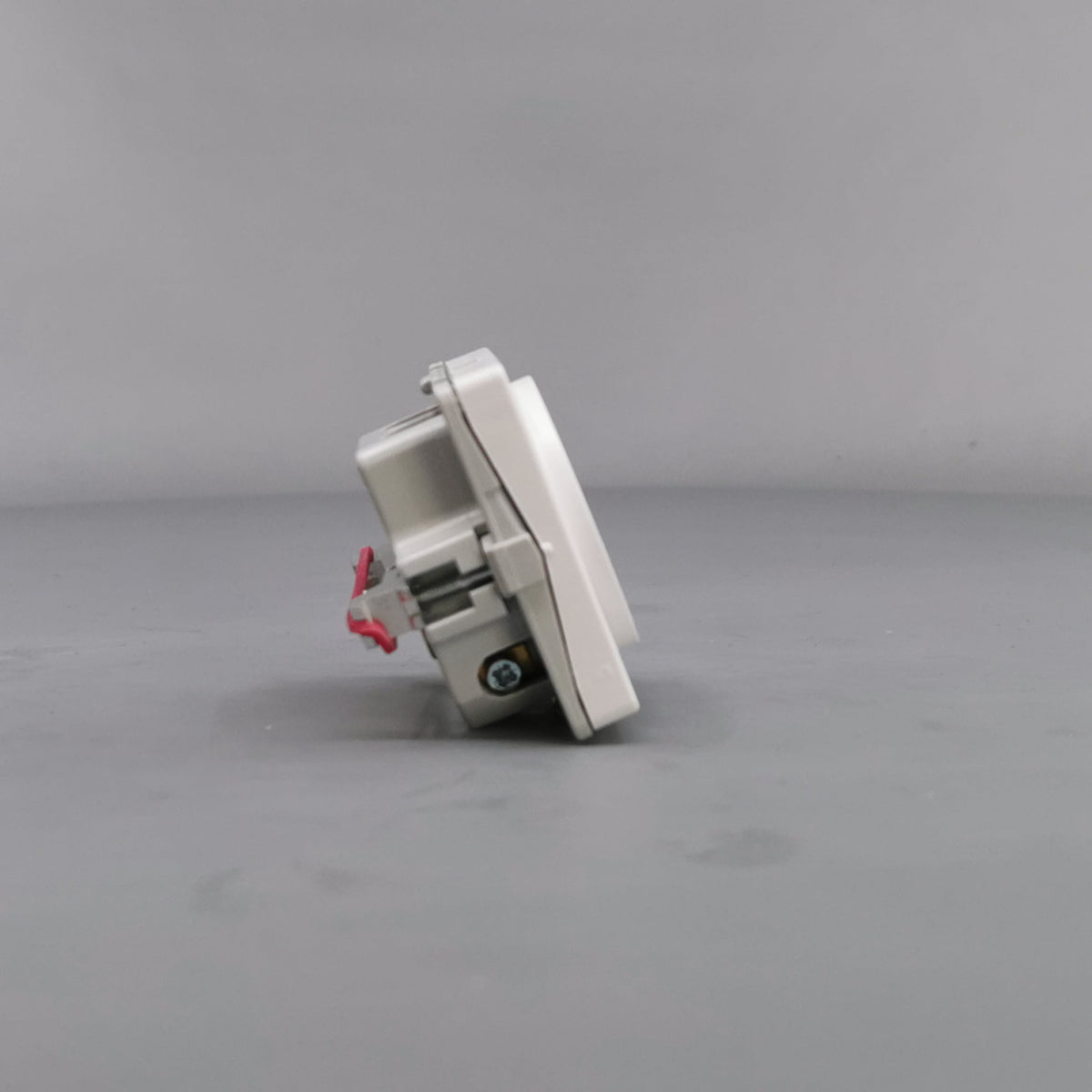 Fuga Lampestikkontakt med jord 50x50 hvid (360° frame 19)