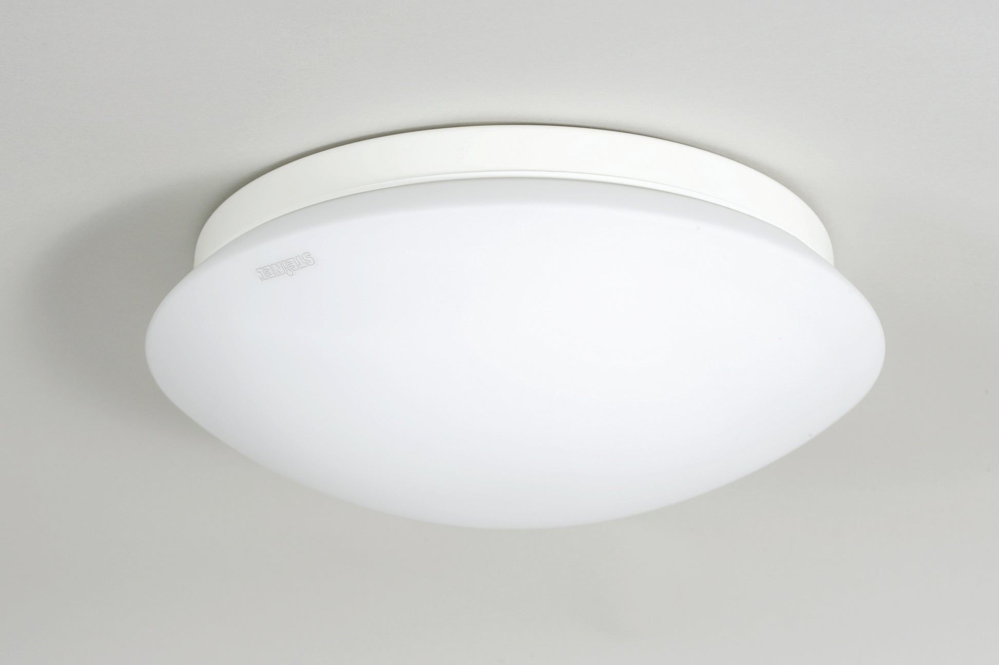 Loft/væg sensorlampe RS 16 L hvid m/opal glasskærm