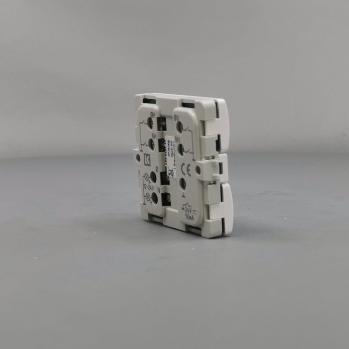Fuga Svagstrømstryk 4 slutte hvid (360° frame 17)