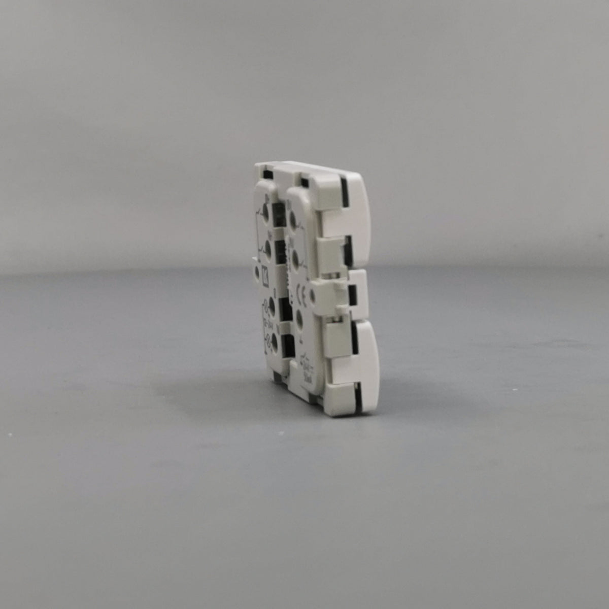 Fuga Svagstrømstryk 4 slutte hvid (360° frame 18)
