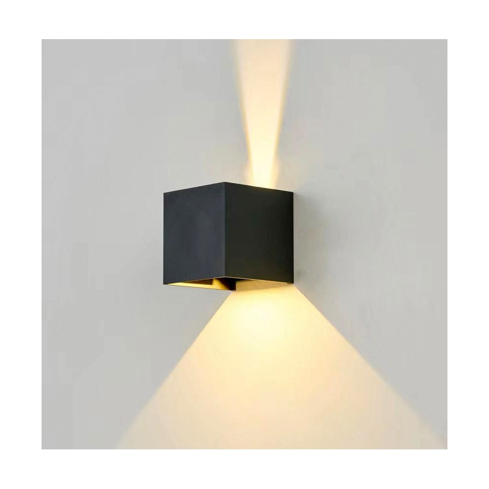 Sort LEDlife CUBIC 6W væglampe - Firkantet, op/ned, justerbar til inde/ude brug - IP65, inkl. lyskilde