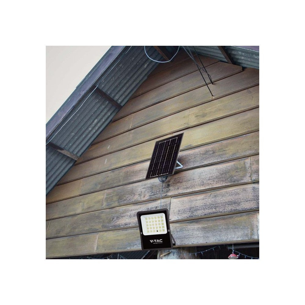 V-Tac 300W Solcelle projektør LED - Sort, inkl. solcelle, fjernbetjening, IP65. Effekt: 20W. 2400lm. RA80. IP65.