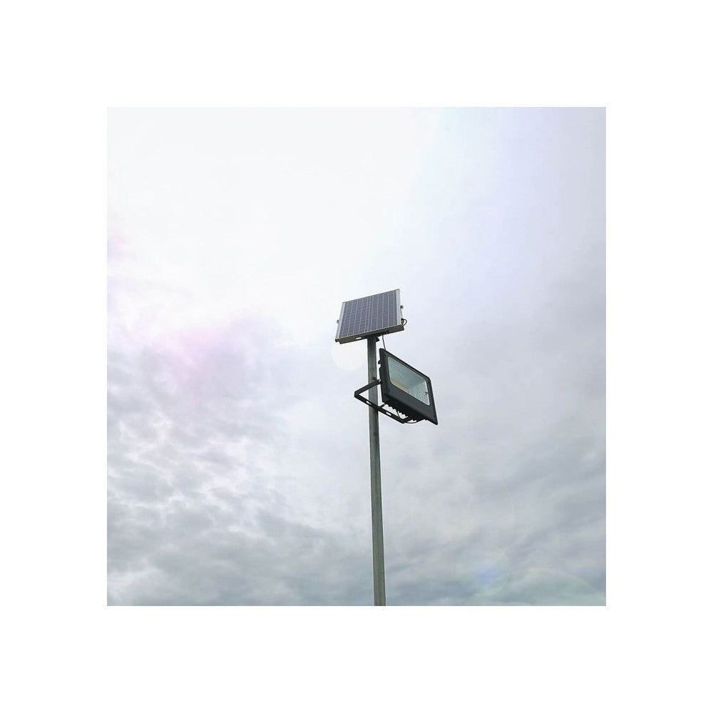 V-Tac 50W Solcelle Projektør LED - Sort, inkl. solcelle og fjernbetjening, IP65, 4200lm, RA70, Vandtæt