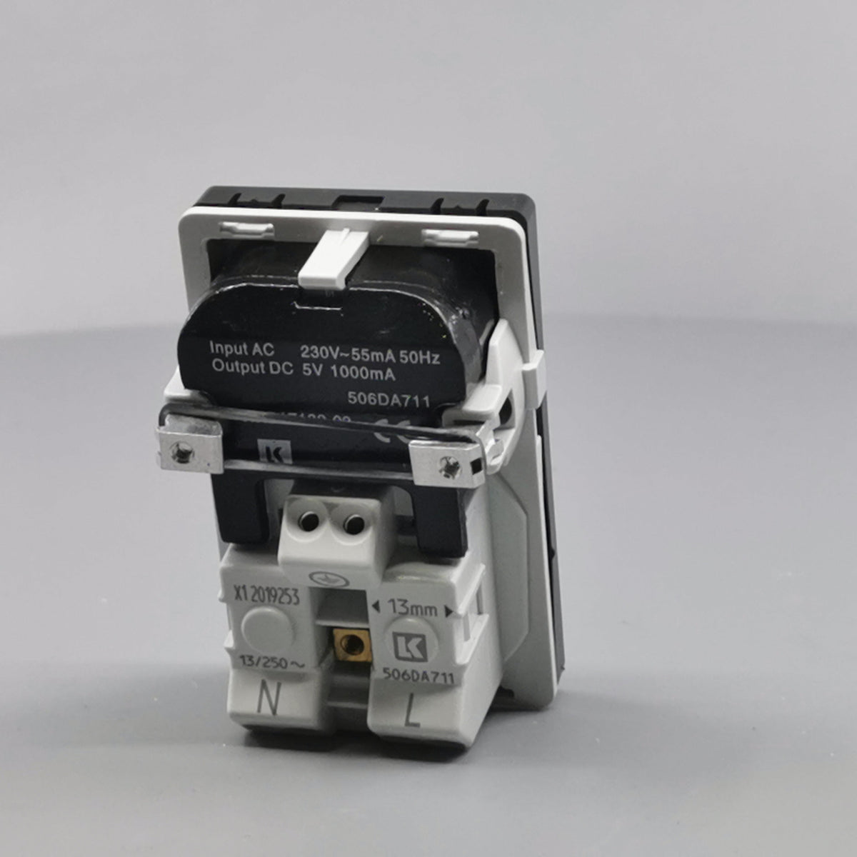 FUGA Stikkontakt med USB-lader og Jord Koksgrå (360° frame 14)