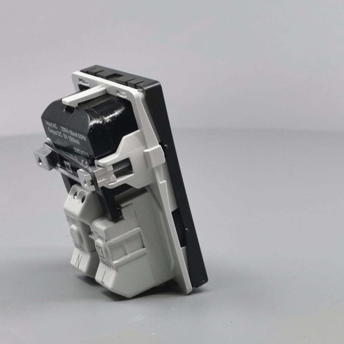 FUGA Stikkontakt med USB-lader og Jord Koksgrå (360° frame 17)