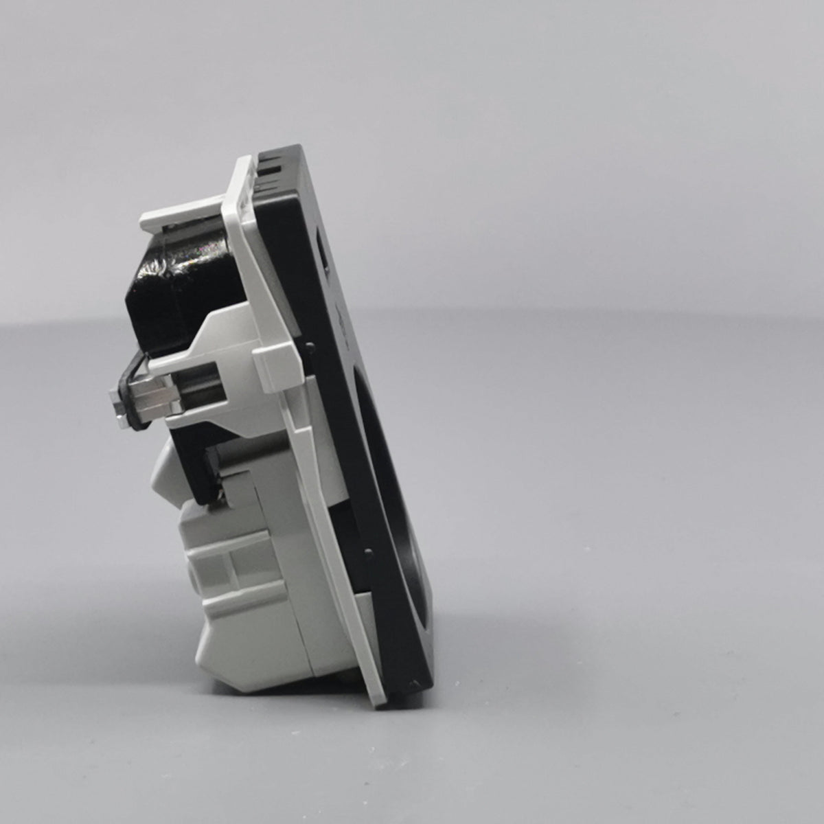 FUGA Stikkontakt med USB-lader og Jord Koksgrå (360° frame 19)