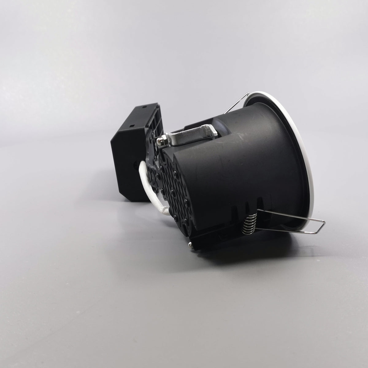 Pro Uni Install m. GU10 fatning - Rund, mat hvid (360° frame 17)