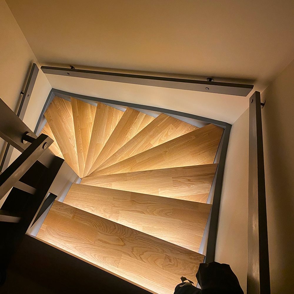 Trappe LED COB stripsæt med sensor og tænd/sluk kontakt (Op til 20 trin, 11W/trin, 24V, IP20, 220W)
