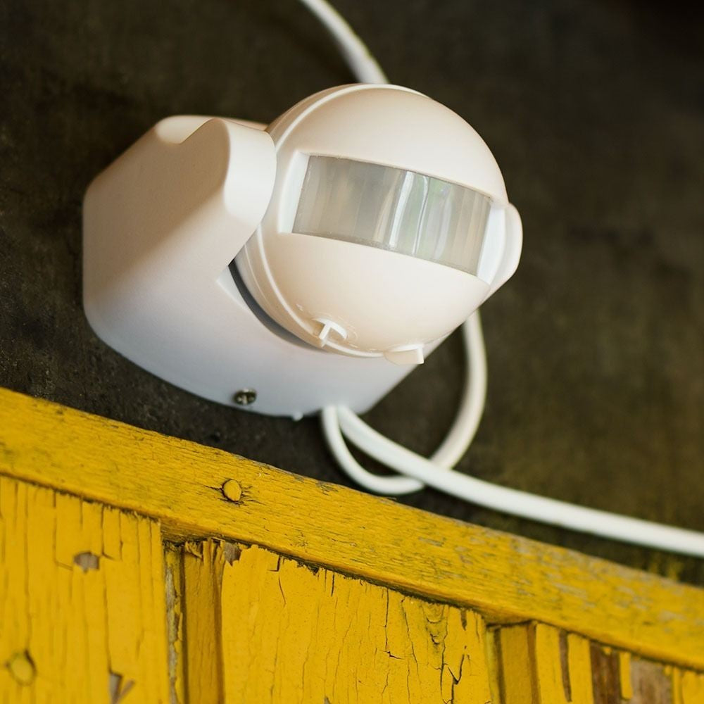 V-Tac bevægelsessensor - LED venlig, hvid, PIR infrarød, IP44 udendørs (230V input)