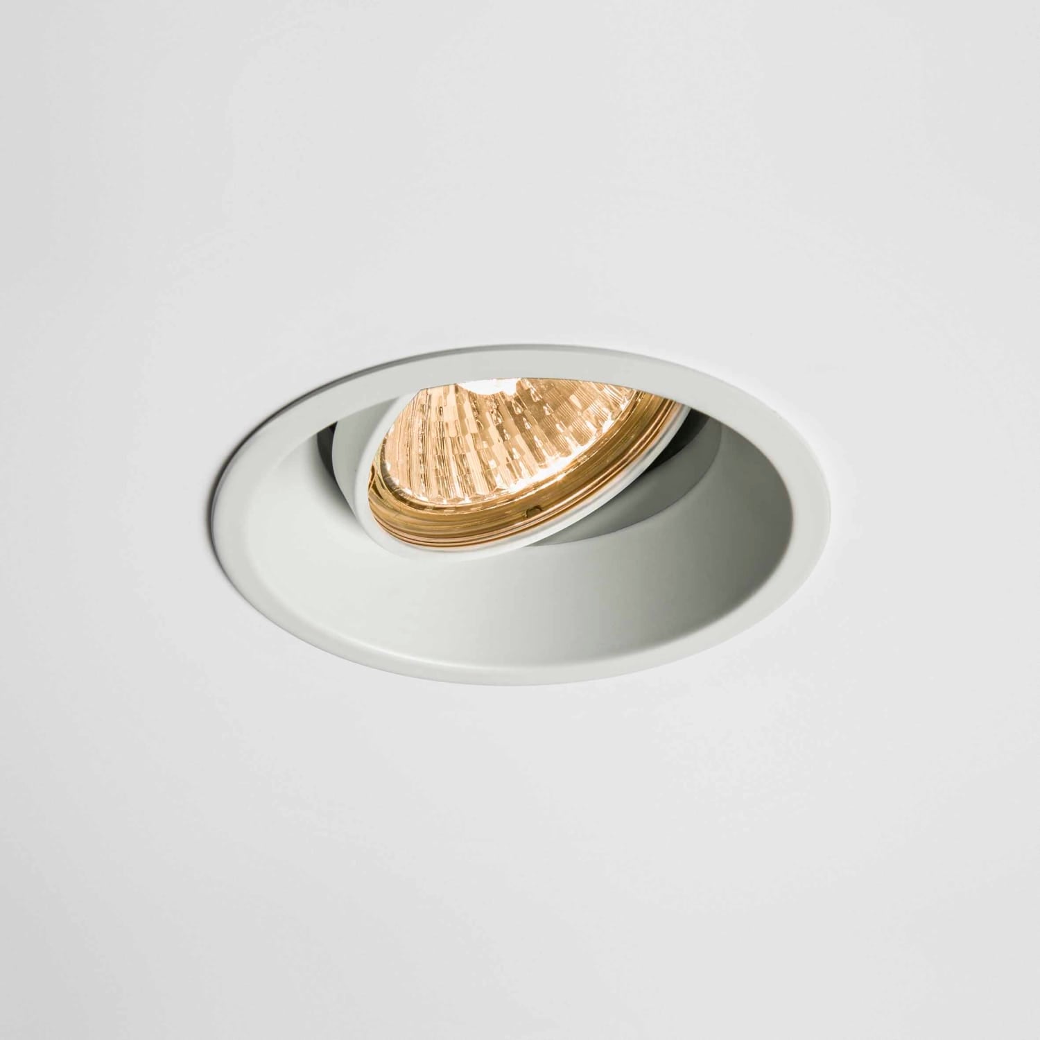 Downlight Astro 5665 Minima Rund kipbar GU10, 230V, mat hvid