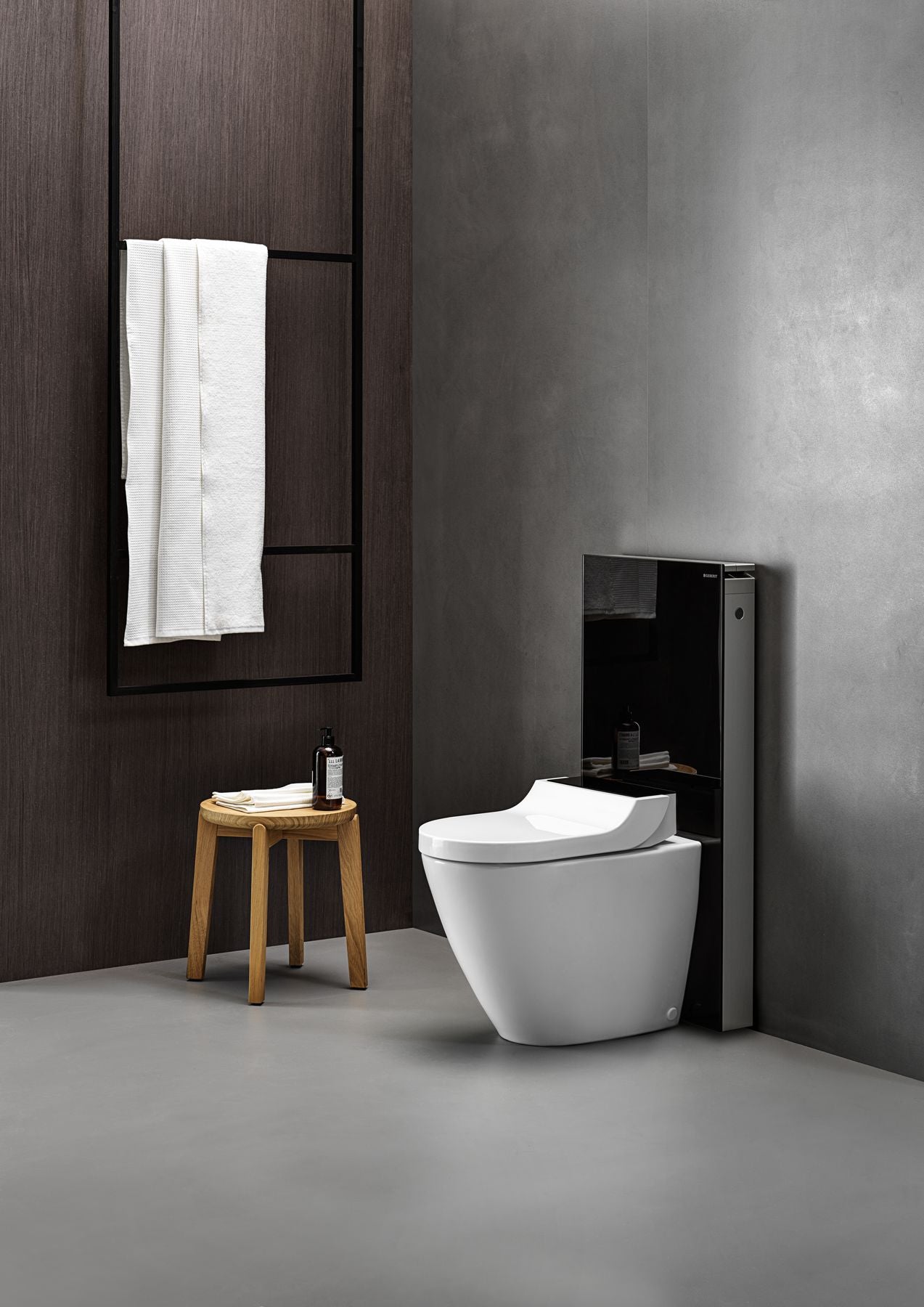 Geberit Aqc Tuma Comfort gulvstående douchetoilet, alpinhvid