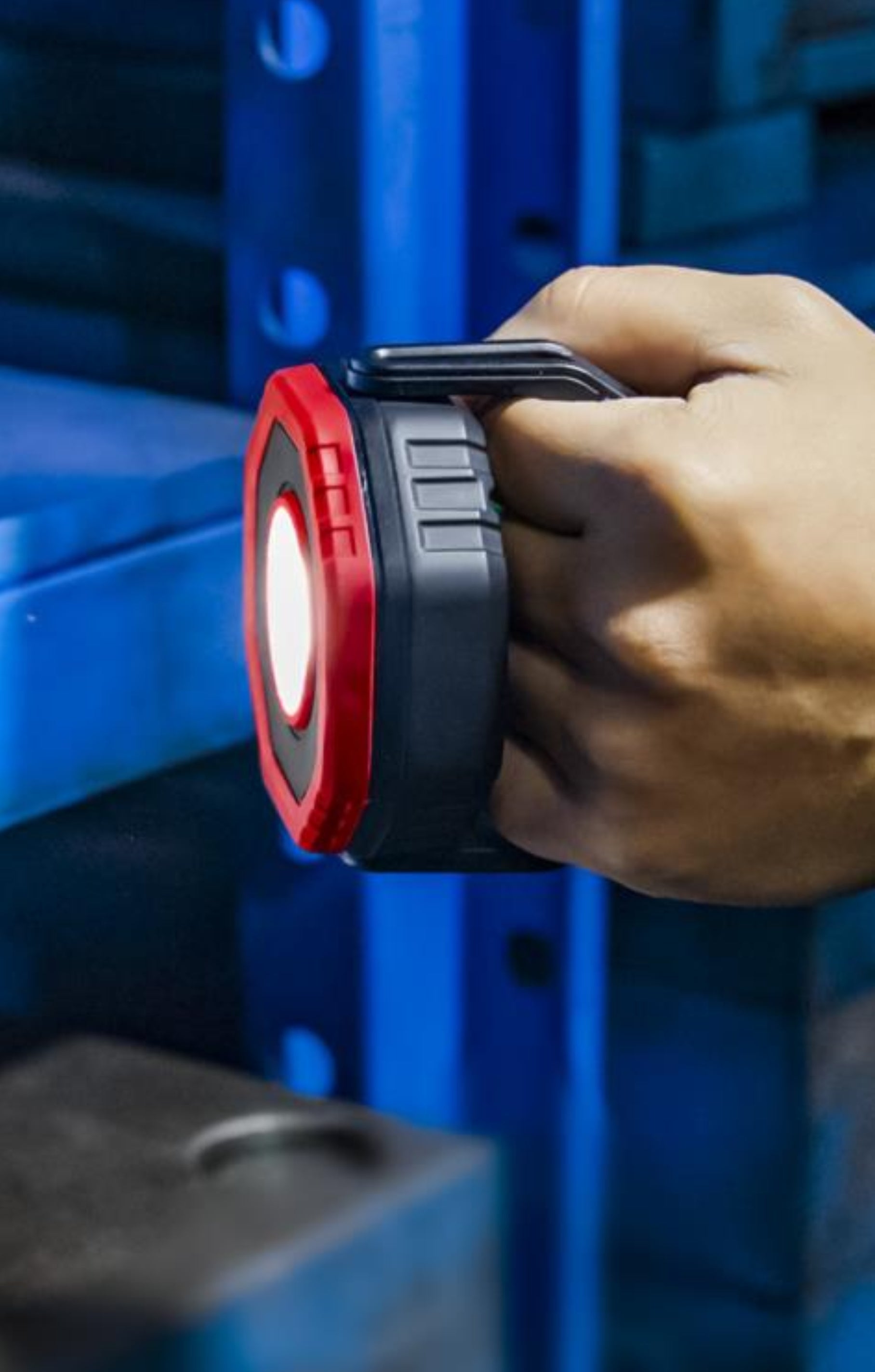 GENOPLADELIG MINI-ARBEJDSLAMPE 700 LUMEN